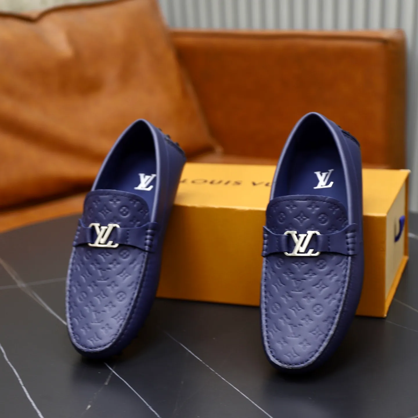 Ex-factory price: 480💰【LV】Louis Vuitton ⚠️High-end men’s driving and pedal series ⚠️38-44 (customized for 45) ⚠️All original cowhide leather! Thick and soft! Made entirely of calfskin lining! The latest non-slip beanie sole! Three-dimensional package technology! Fashionable and classic! Handicrafts! Original high quality! Feel free to compare!